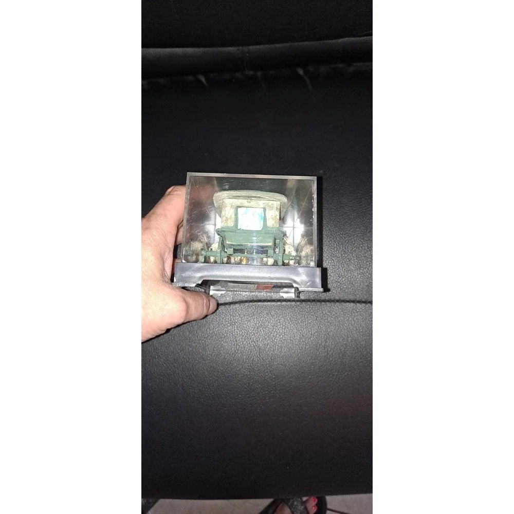 CHINESE 4 HORSE‎ DRAWN CARRIAGE IN SHOWCASE BOX  W/ MINIATURE DRIVER